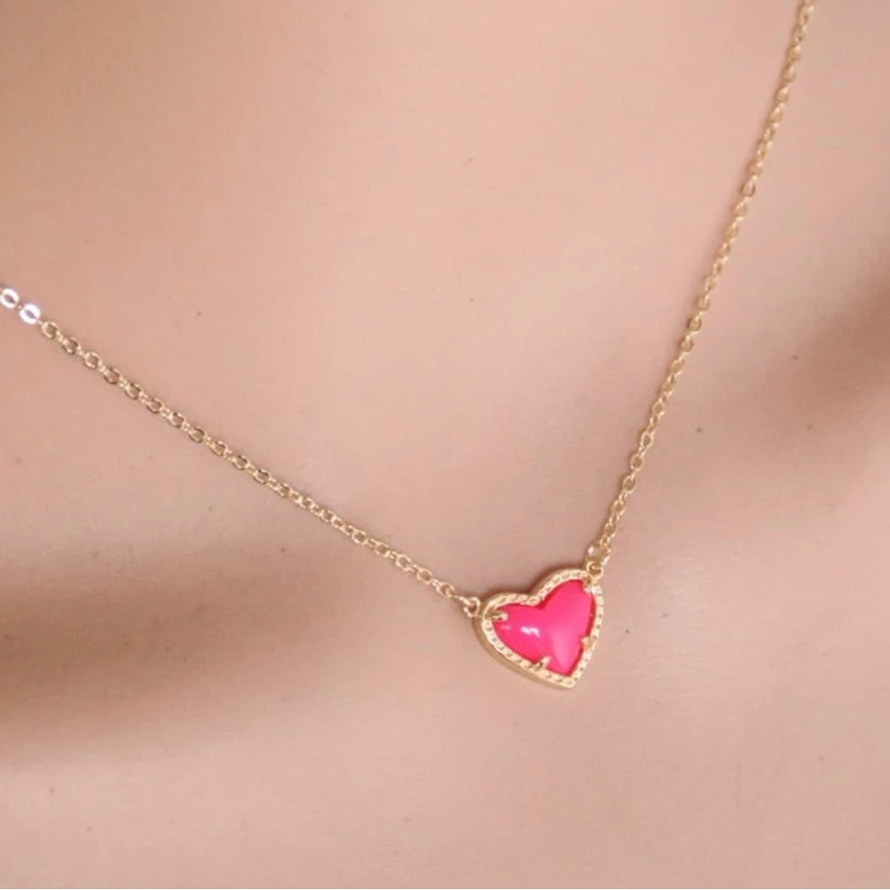 Pink Kendra Scott Heart Necklace Knockoff / Dupe